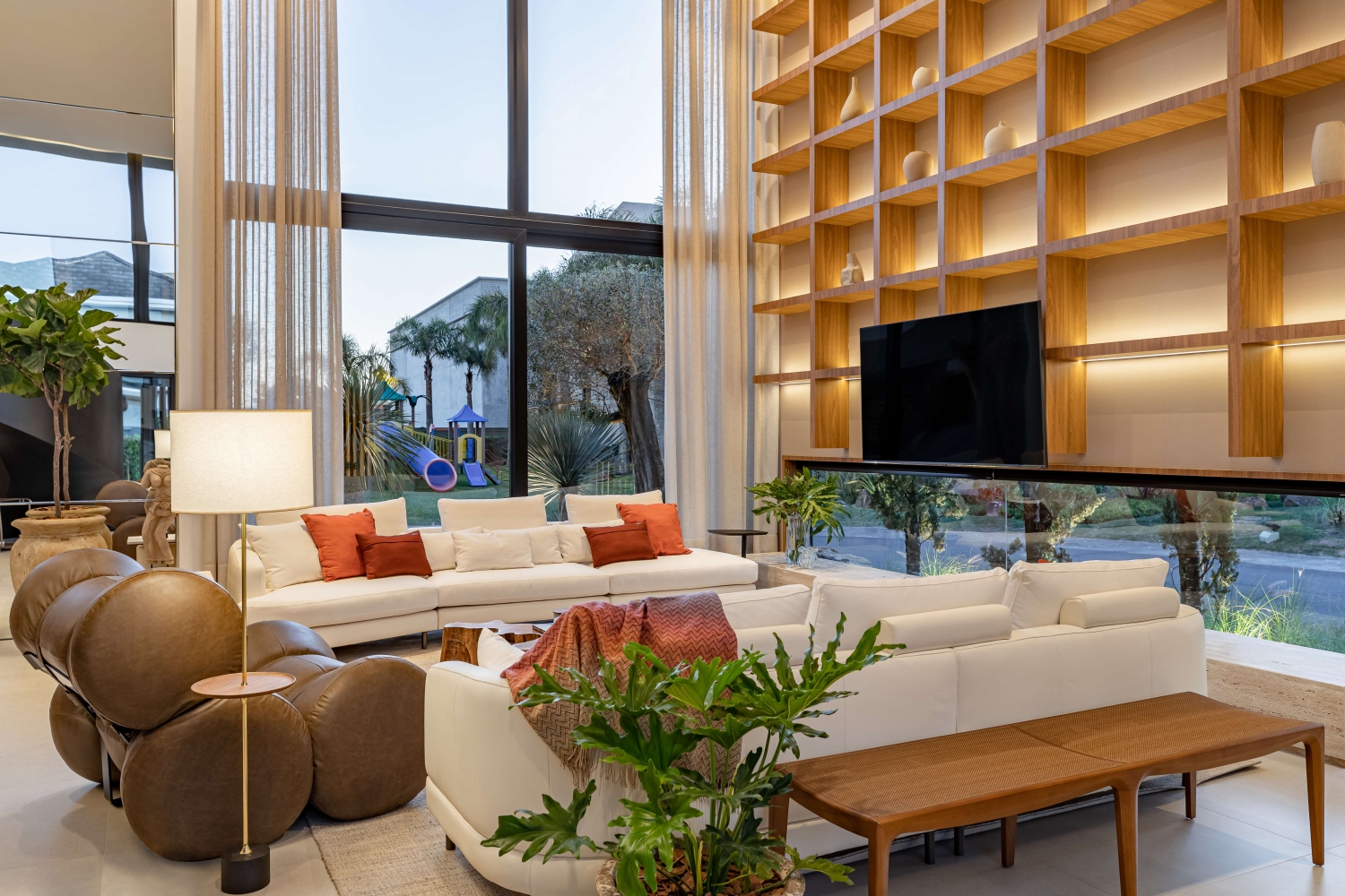 Casa em estilo contemporâneo por ANNA Interior Design • Visual & Design